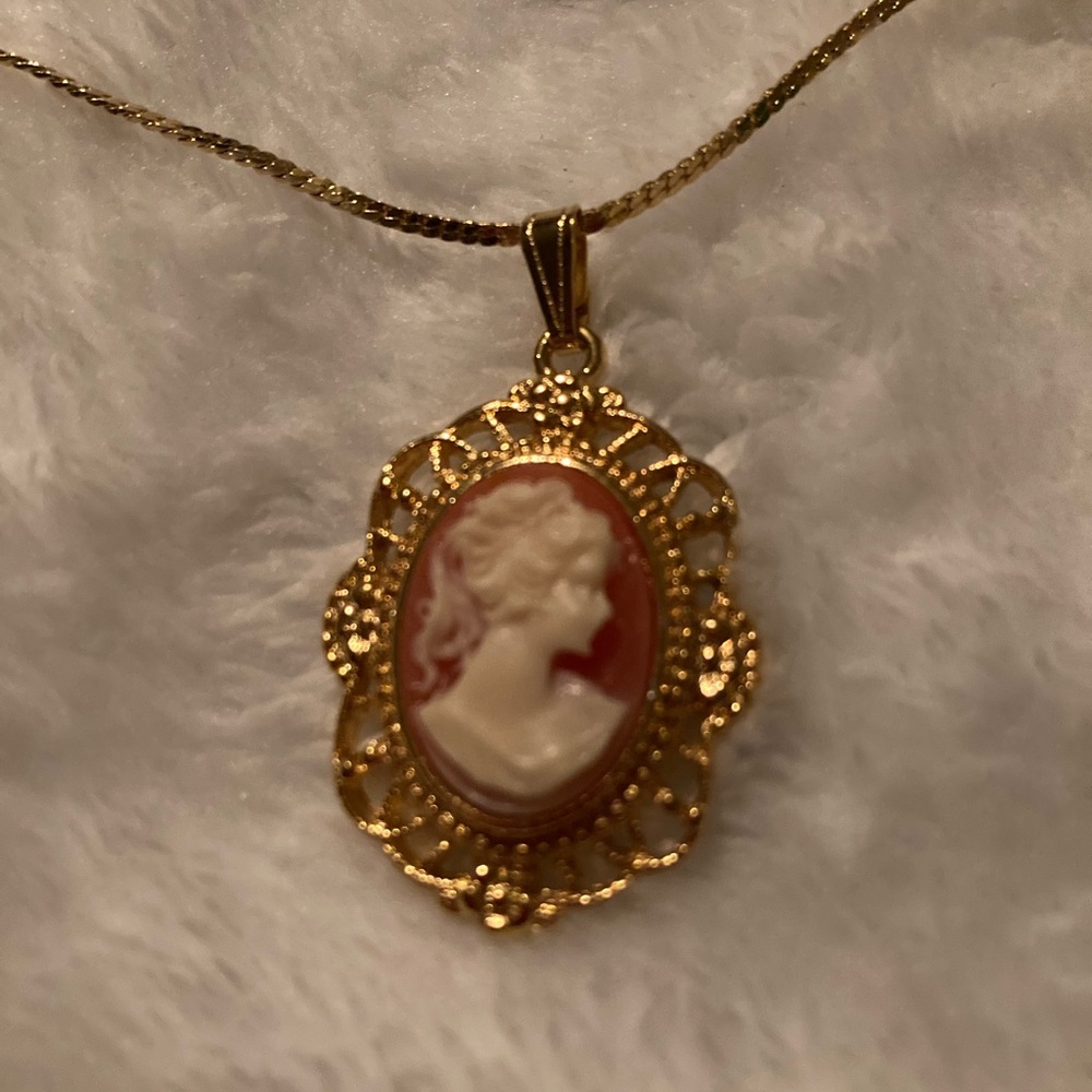 Accessory Lady Cameo Necklace w/ 24 in. Chain NWOT